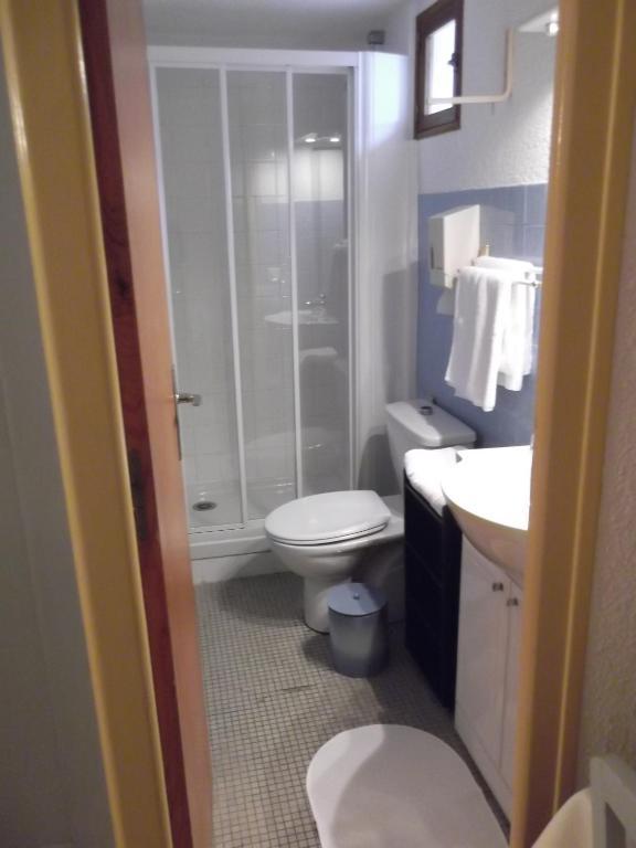 Hotel Du Dauphine Allevard Zimmer foto