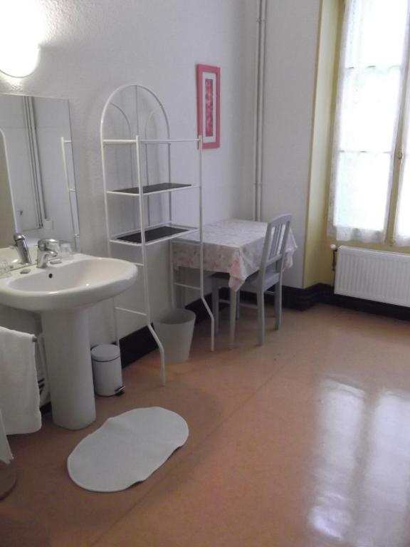 Hotel Du Dauphine Allevard Zimmer foto