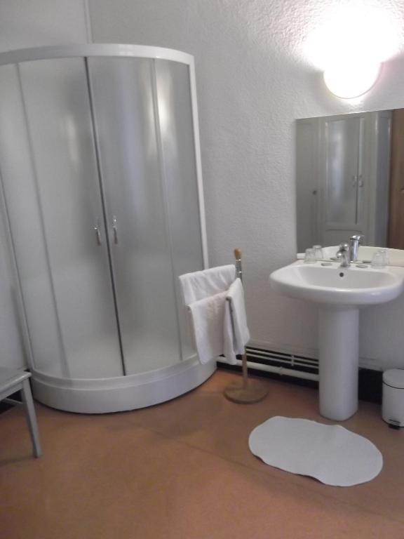 Hotel Du Dauphine Allevard Zimmer foto