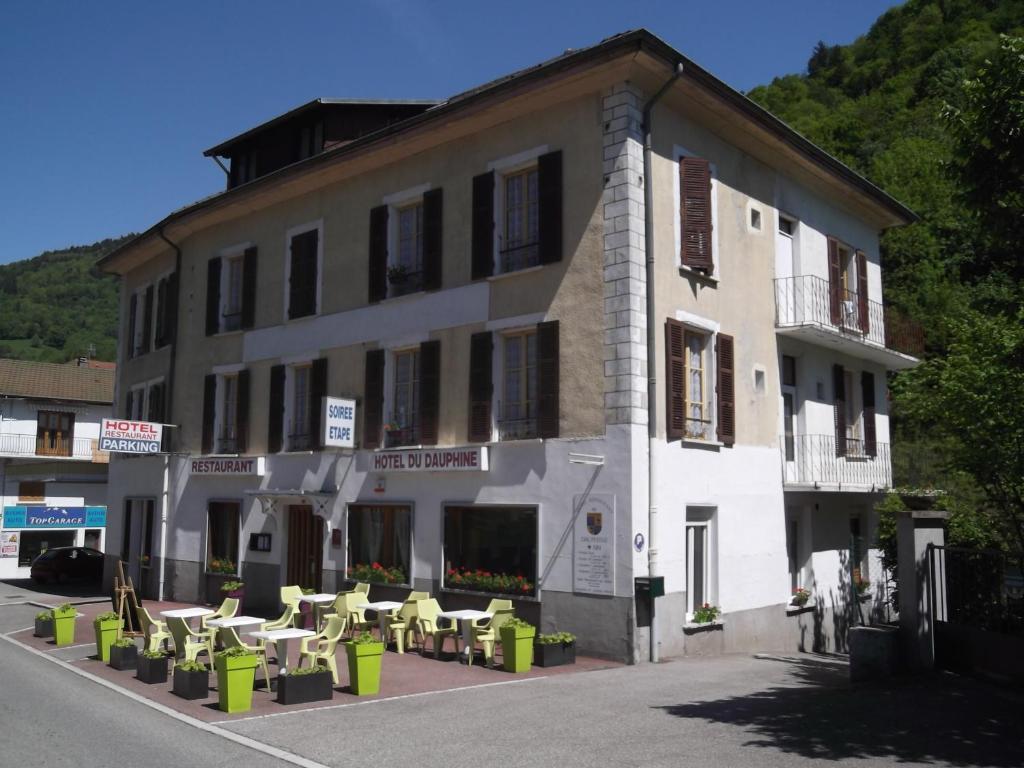 Hotel Du Dauphine Allevard Exterior foto
