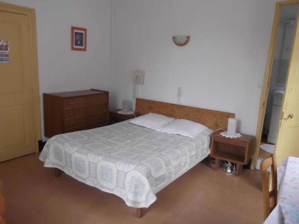 Hotel Du Dauphine Allevard Zimmer foto