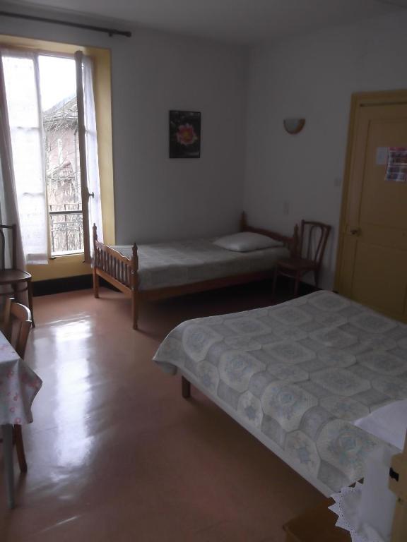 Hotel Du Dauphine Allevard Zimmer foto